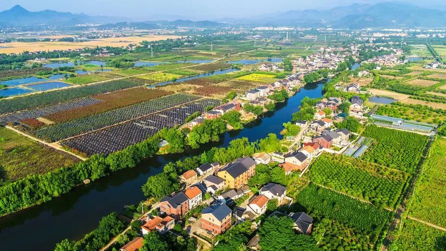 中央農(nóng)辦負(fù)責(zé)人就《鄉(xiāng)村建設(shè)行動(dòng)實(shí)施方案》答記者問(wèn)